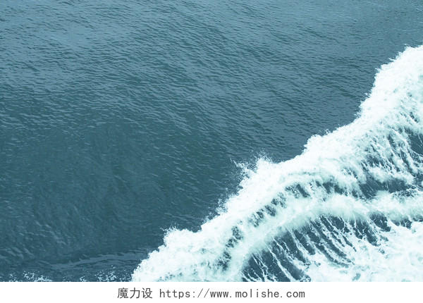 特写蓝绿色大海波纹图片